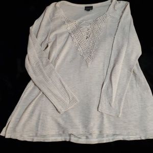 Detailed, striped shirt